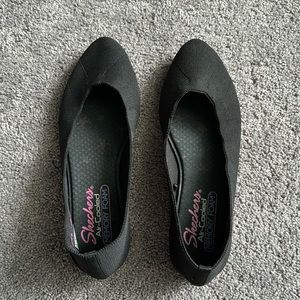 Sketchers Air-Cooled Memory Foam Black Pointed Toe Flats